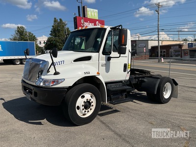 2004 International 4400 4x2 S/A Day Cab Truck Tractor