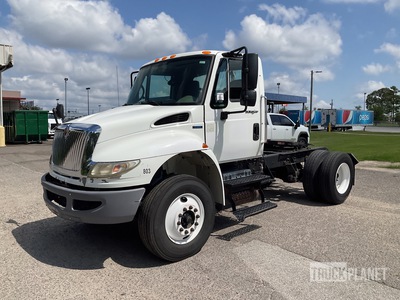 2010 International 4400 4x2 S/A Day Cab Truck Tractor