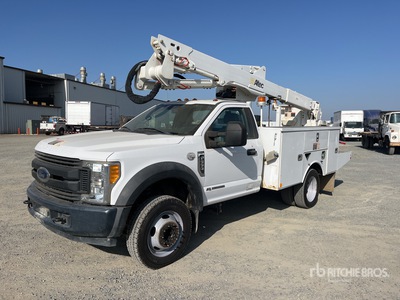 Altec AT40G 40 ft on 2017 Ford F-550 4x2 Camion à godets