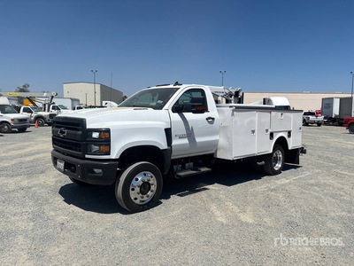 2021 International 5500 4x4 Utility Truck