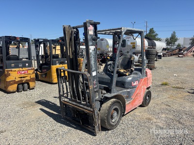 2015 Toyota 8FGU25 4900 lb Pneumatic Tire Forklift