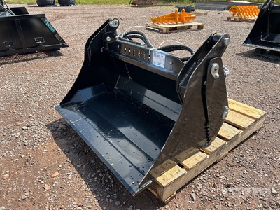 2025 Future FTXKH39 39 in Mini Skid Steer Bucket (Unused)