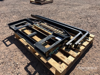 2025 Future FT-DHC 59 in Skid Steer Forks (Unused)