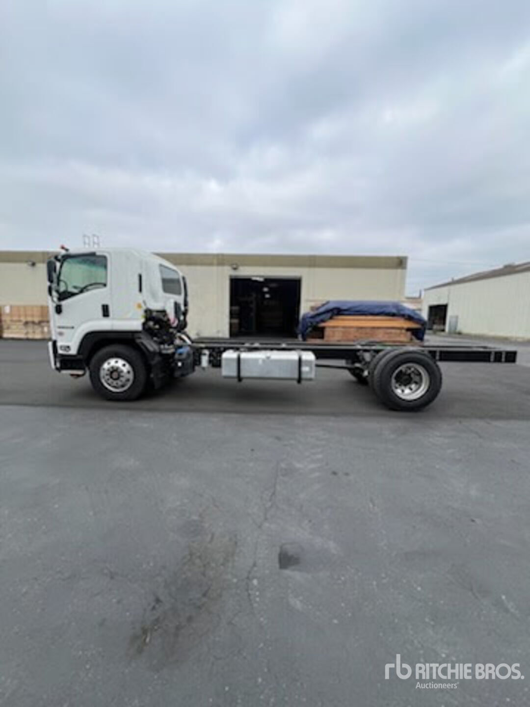 2025 Isuzu FVR 4x2 COE Cab and Chassis (Unused)
