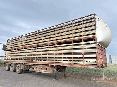 2001 Byrne 12.1 m Tri/A 4x2 Convertible Livestock Trailer