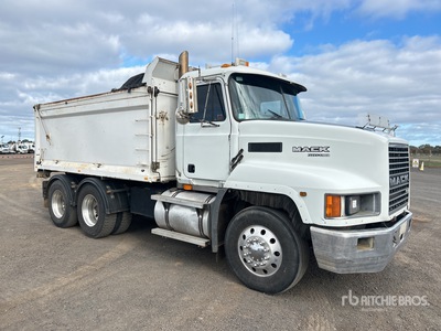 2001 Mack CH688RS Fleet-Liner 6x4 T/A Dump Truck