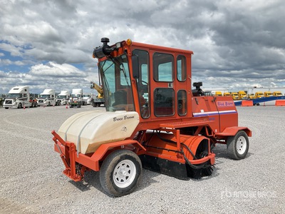 2013 Broce KR350 Barredora / Self-Propelled Brooms