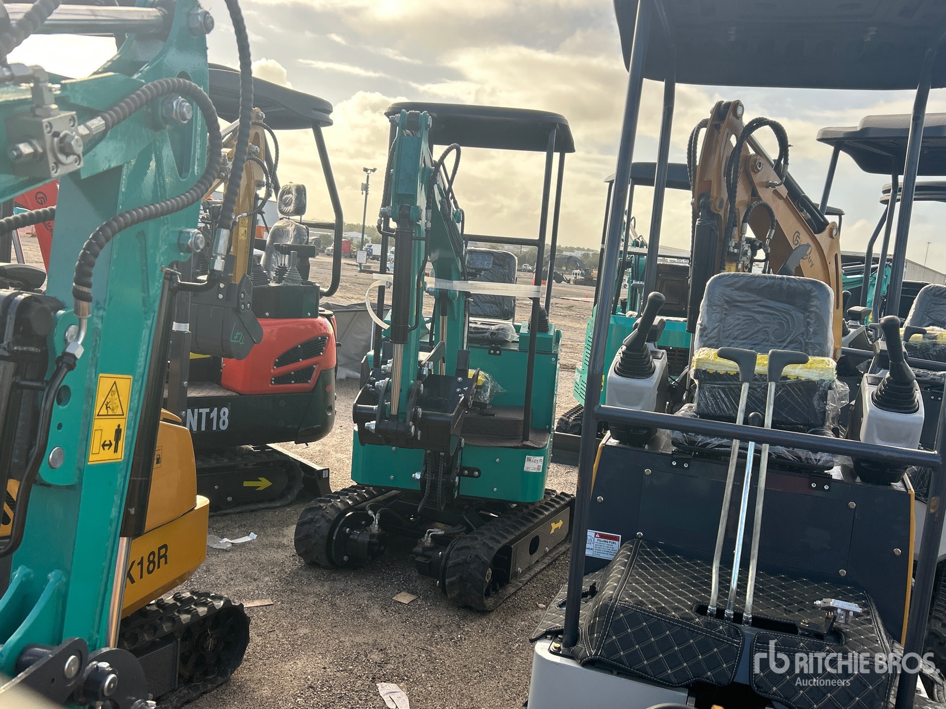 2025 CFG H15R Mini Excavator (Unused)