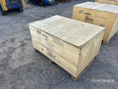 2025 AGT M-4IN1BCT 40 in Multi-Purpose Godet pour Skid Steer (Unused)