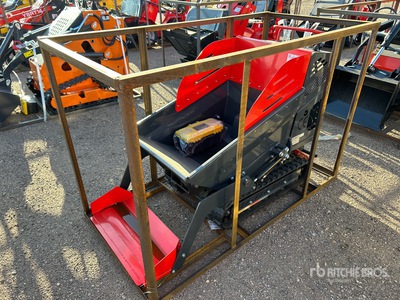 2025 AGT QHT500FL Stand-On Self-Loading Mini クローラーダンパー (Unused)