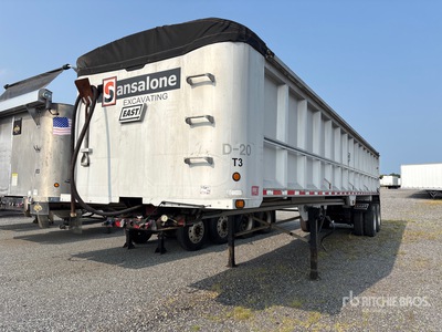 2005 East 40 ft T/A End Dump Trailer
