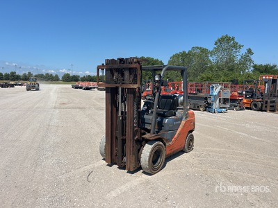 2016 Toyota 8FGU25 4500 lb Pneumatic Tire Chariot Élévateur