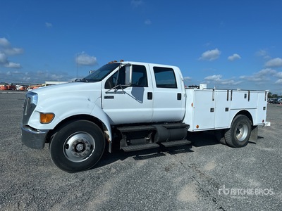 2007 Ford F-750 XL 4x2 Crew Cab Utility Truck