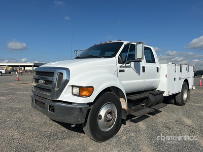 2007 Ford F-750 XL 4x2 Crew Cab Autocarro di servizio