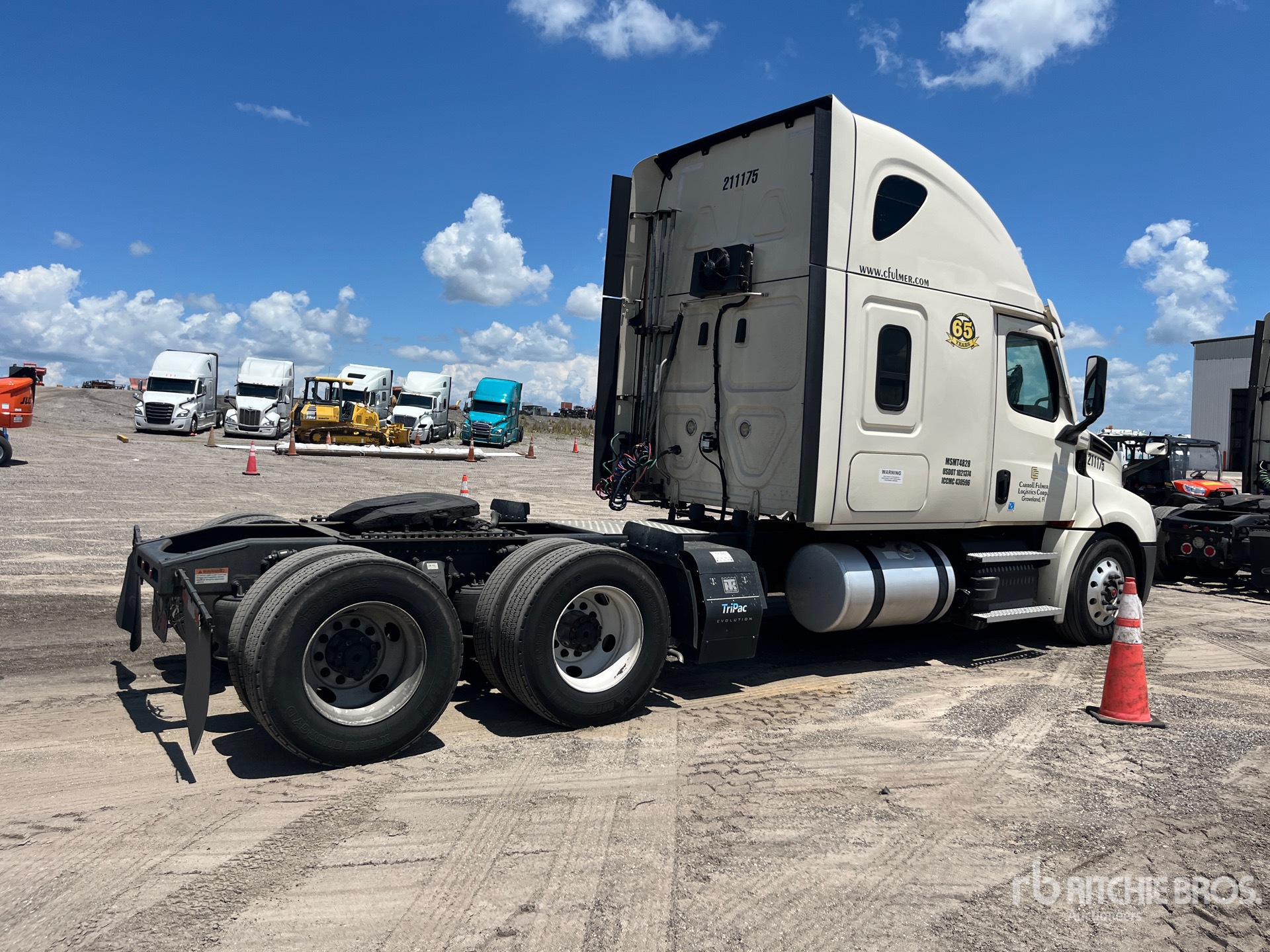 2021 Freightliner Cascadia 126 6x4 T/A Sleeper Truck Tractor