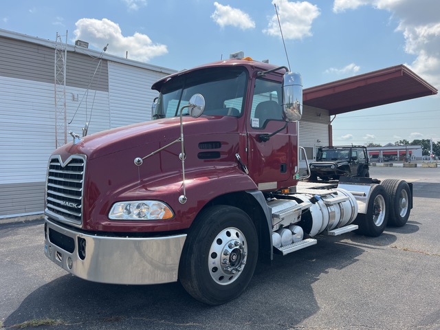 2015 Mack CXU612 6x2 T/A Day Cab Truck Tractor