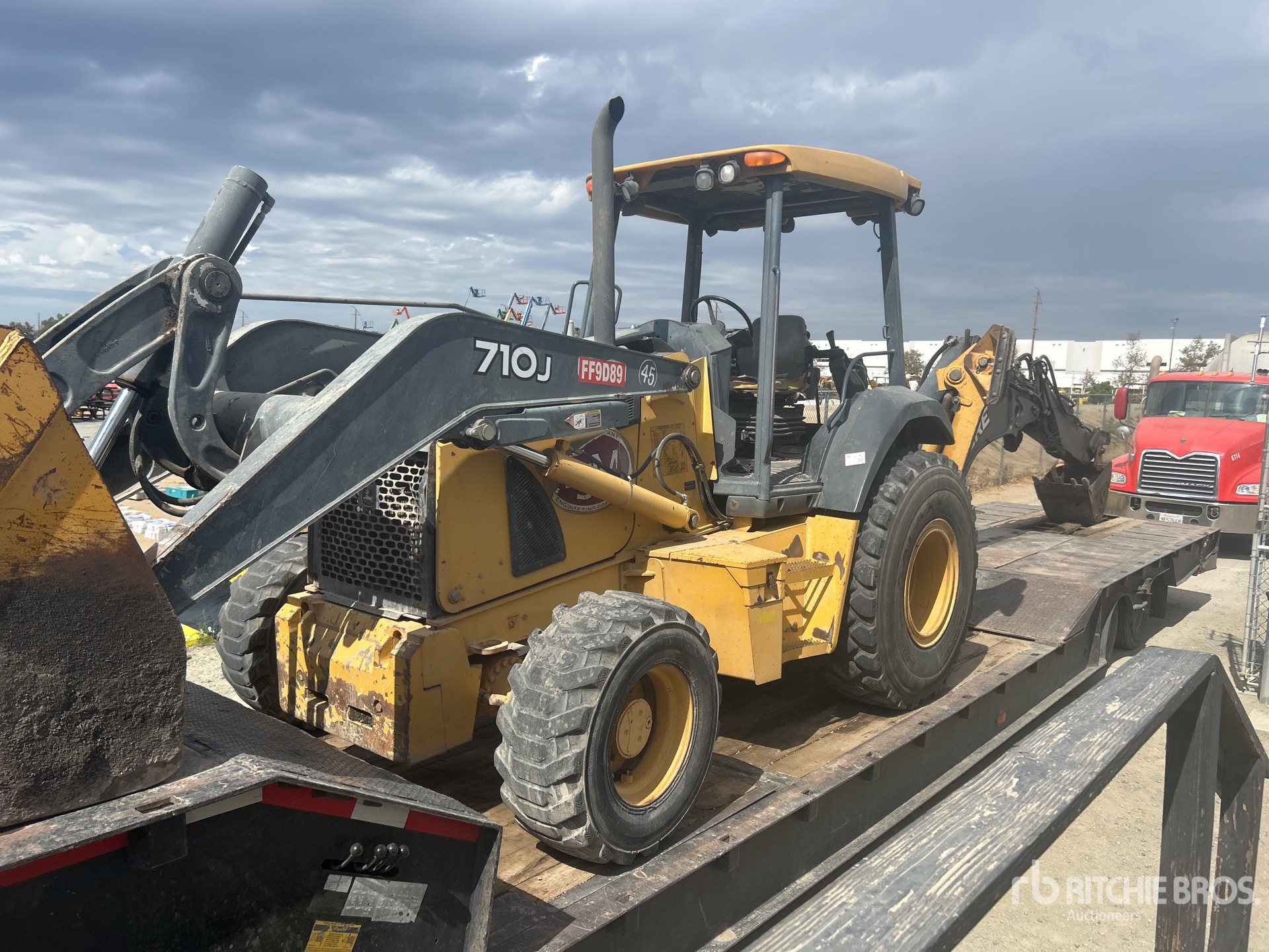 2008 John Deere 710J Chargeuse-pelleteuse