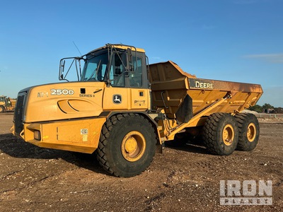 John Deere 250D を見 Articulated Dump Truck