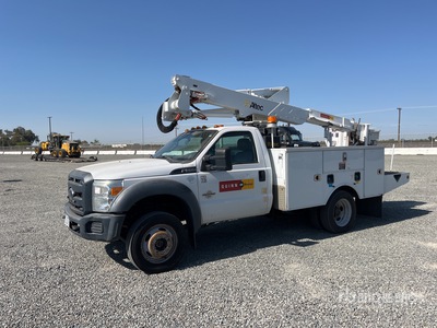 2014 Altec AT37G 37 ft on 2014 Ford F-550 XL 4x4 Bucket Truck