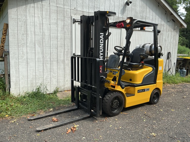 2015 Hyundai 25LC-7A