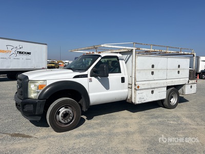 2011 Ford F-450 4x2 Flatbed Truck
