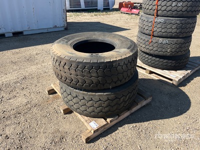 Quantity of (2) 445/65R22.5 Neumáticos