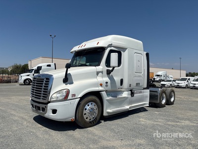 2015 Freightliner Cascadia 125 6x4 T/A Sleeper Truck Tractor