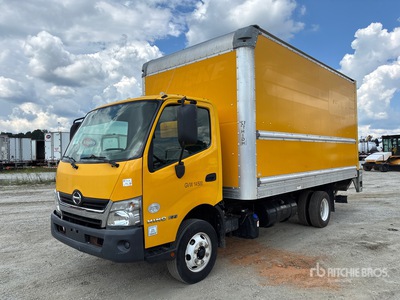 2018 Hino 155 4x2 Furgoneta caja cerrada