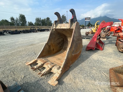 Accurate 56 in Q/C Digging Excavator Bucket - Fits Linkbelt 470X3