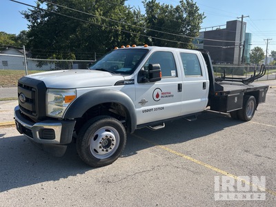 2016 Ford F-550 Super Duty XL 4x4 Crew Cab Ciężarówka z płaską platformą (Inoperable)