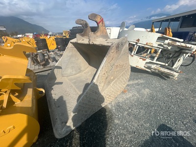 Brandt 71 in Q/C Cleanup Excavator Bucket