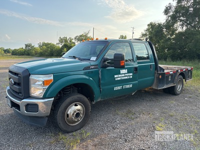 2013 Ford F-350 XL 4x4 Crew Cab Camion à Plateau