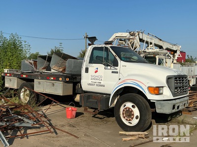 2000 Ford F-650 Flatbed Truck (Inoperable)