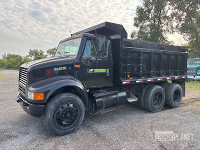 1996 International 8100 6x4 T/A Camión dumper