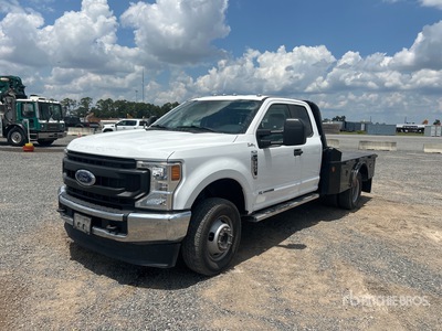 2021 Ford F-350 4x4 Extended Cab Flatbed Truck