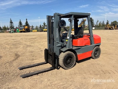 1997 Toyota 02-6FD35 4900 lb Pneumatic Tire Forklift