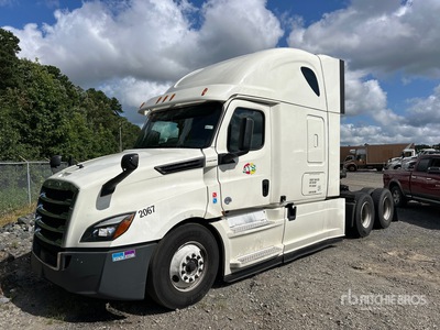 2018 Freightliner Cascadia 126 6x4 Ciągnik siodłowy T/A z kabiną sypialną (Inoperable)