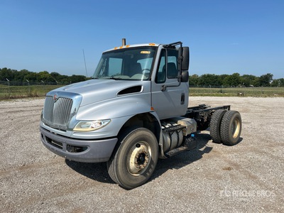 2016 International 4400 4x2 Cab and Chassis