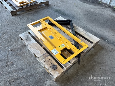 2025 STARVOX SV-CPF36 36 in Mini Skid Steer Forks (Unused)