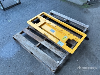 2025 STARVOX SV-CPF36 36 in Mini Skid Steer Forks (Unused)