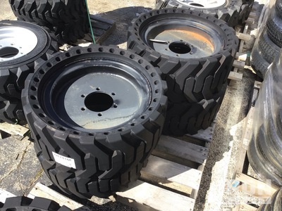 Quantity of (4) Extreme Lift EXL-S1 31x14-20 Aperture Skid Steer Neumáticos (Unused)