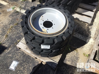 Quantity of (2) Camso SKS793 31x10-20 MF Aperture Skid Steer Neumáticos (Unused)