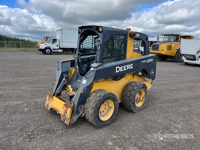 2014 John Deere 326E Two-Speed شاحنة جرافة