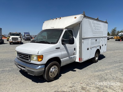 2005 Ford E-350 4x2 Van Truck