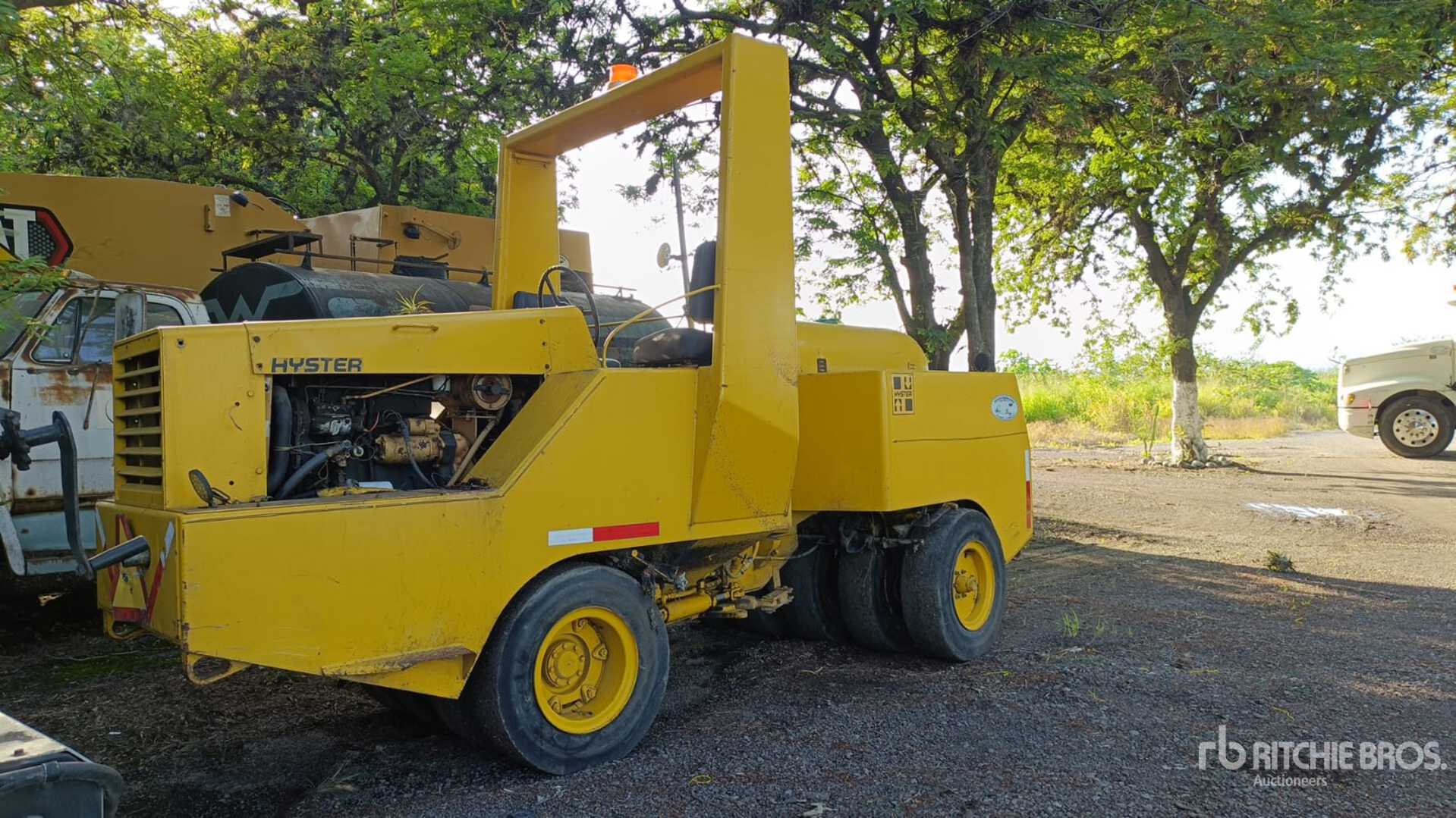 1980 Hypac C530A 9 Wheel Rodillo Neumatico / Pneumatic Roller