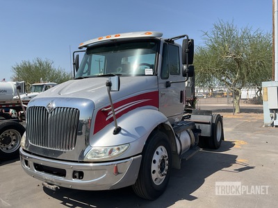 2007 International 8600 4x2 S/A Sleeper Truck Tractor