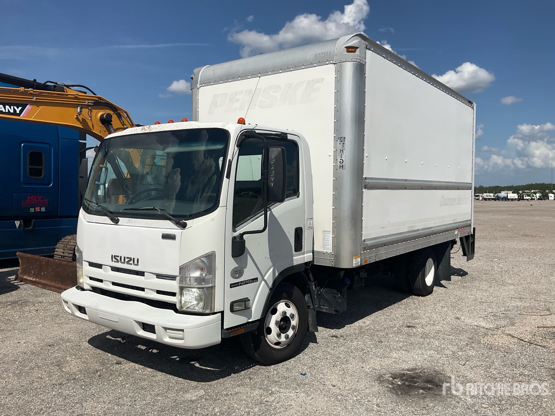 2011 Isuzu NPR Autocarro furgonato