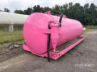 Quantity of US Tanks 5000 gal タンク - Fits Truck