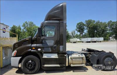 2017 Freightliner Cascadia 113 S/A Day Cab Truck Tractor (Inoperable)