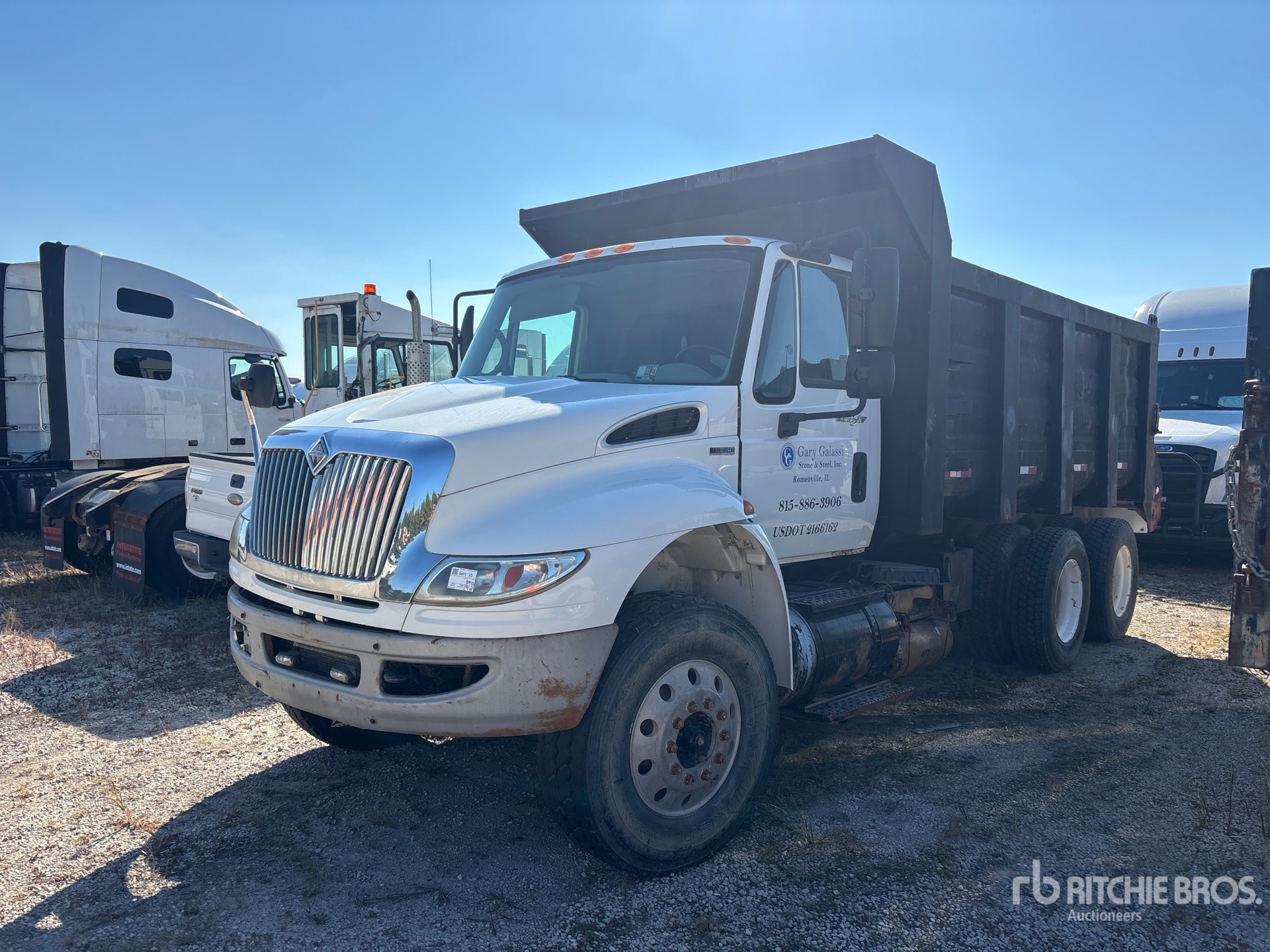 2010 International 4400 6x4 T/A Camión dumper